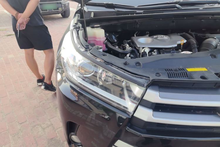 Used Toyota Highlander 2018 2.0T Four-Wheel Drive Luxury Edition 7 Seats China V Emission Standard Right Front Headlight