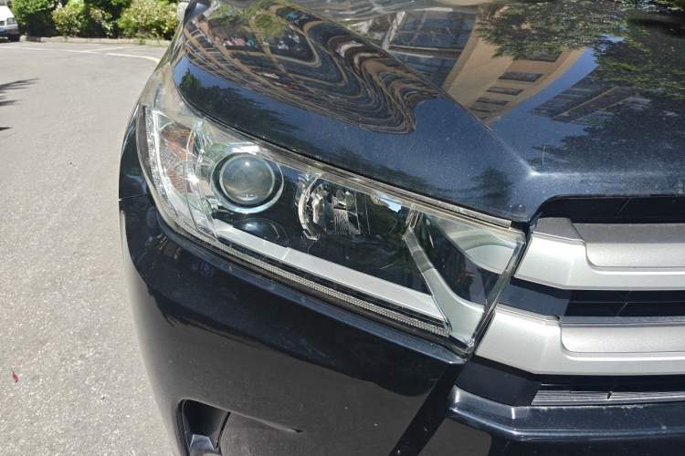 Used Toyota Highlander 2018 2.0T Four-Wheel Drive Luxury Version 7 Seats China VI Standard Right Front Headlight