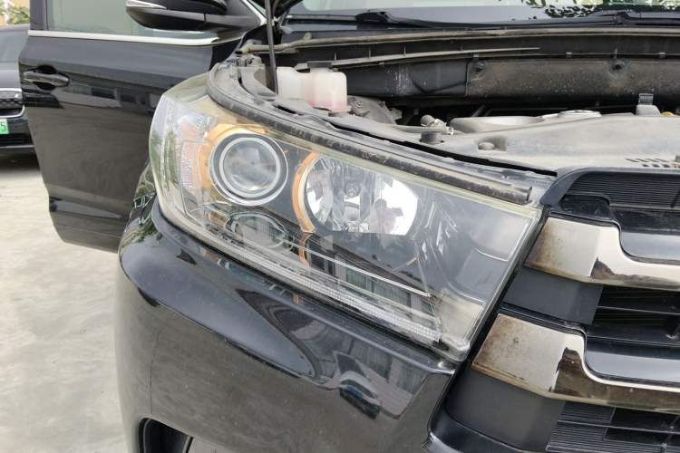 Used Toyota Highlander 2018 2.0T Four-Wheel Drive Knight Edition 7 Seats China VI Standard Right Front Headlight