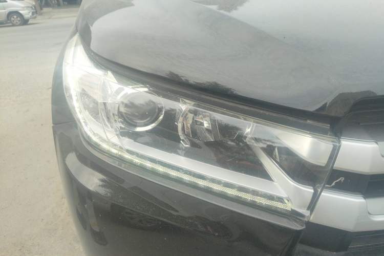 Used Toyota Highlander 2018 2.0T Four-Wheel Drive Luxury Edition 7 Seats China V Emission Standard Right Front Headlight