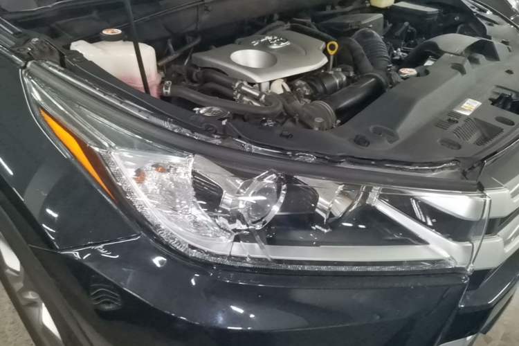 Used Toyota Highlander 2018 2.0T Four-Wheel Drive Prestige Version 7 Seats China VI Standard Right Front Headlight