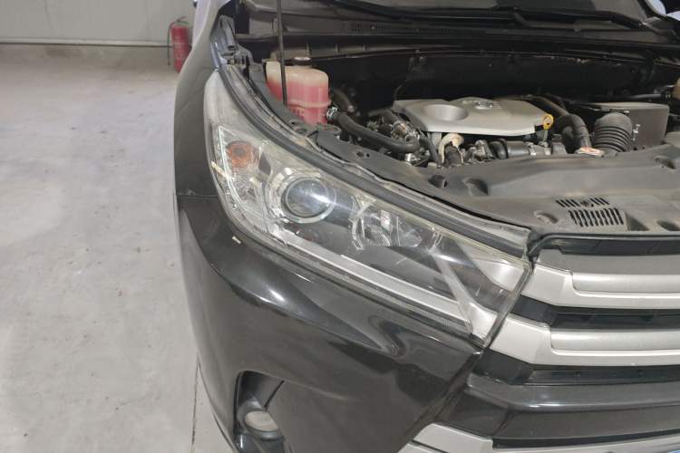 Used Toyota Highlander 2018 2.0T Four-Wheel Drive Luxury Edition 7 Seats China V Emission Standard Right Front Headlight