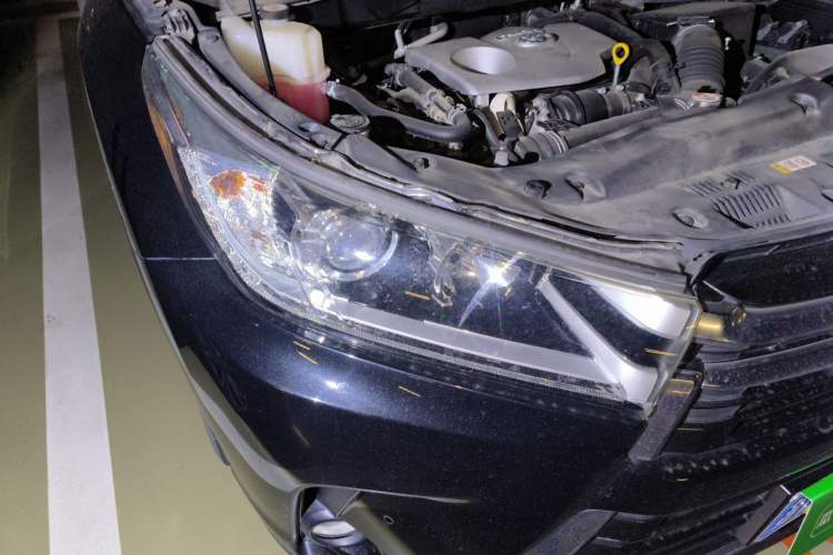 Used Toyota Highlander 2018 2.0T Four-Wheel Drive Prestige Version 7 Seats China VI Standard Right Front Headlight