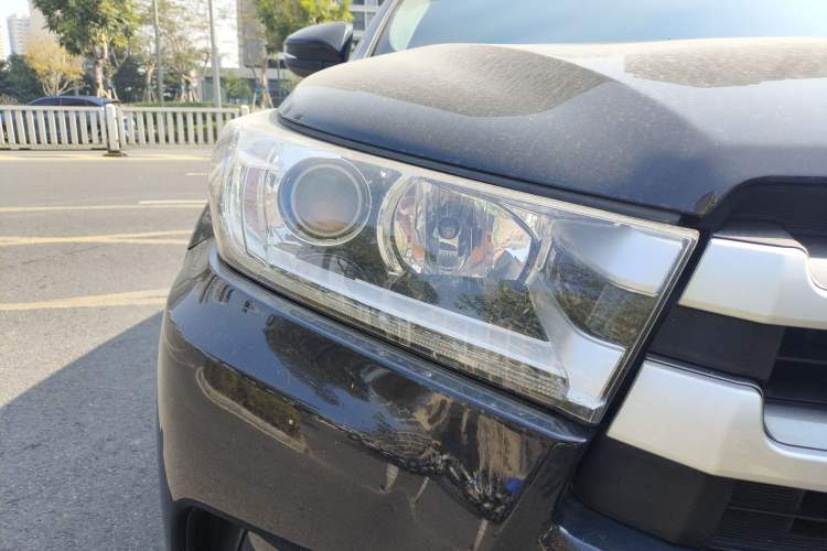 Used Toyota Highlander 2018 2.0T Four-Wheel Drive Luxury Edition 7 Seats China V Emission Standard Right Front Headlight