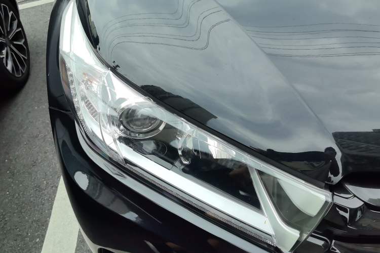 Used Toyota Highlander 2018 2.0T Two-Wheel Drive Prestige Version 7 Seats China V Emission Standard Right Front Headlight