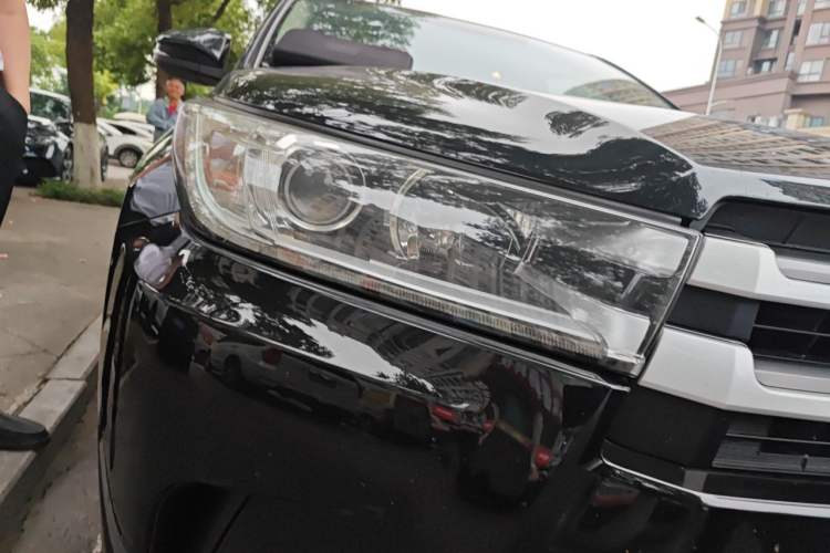 Used Toyota Highlander 2018 2.0T Two-Wheel Drive Elite Edition 7 Seats China VI Standard Right Front Headlight
