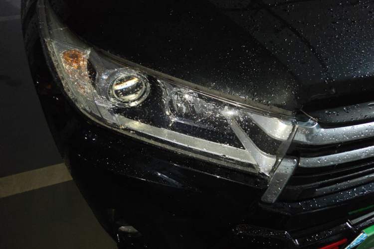 Used Toyota Highlander 2018 2.0T Four-Wheel Drive Luxury Version 7 Seats China VI Standard Right Front Headlight