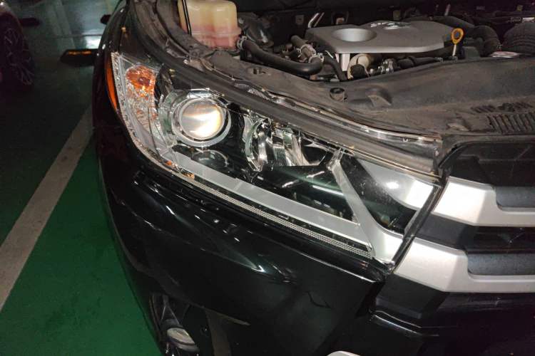 Used Toyota Highlander 2018 2.0T Four-Wheel Drive Elite Edition 7 Seats China V Standard Right Front Headlight
