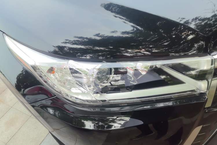 Used Toyota Highlander 2018 2.0T Four-Wheel Drive Prestige Version 7 Seats China VI Standard Right Front Headlight