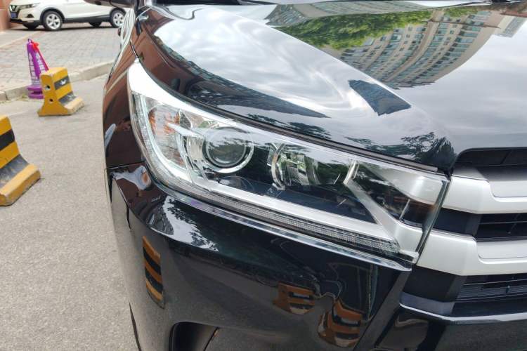 Used Toyota Highlander 2018 2.0T Four-Wheel Drive Luxury Version 7 Seats China VI Standard Right Front Headlight