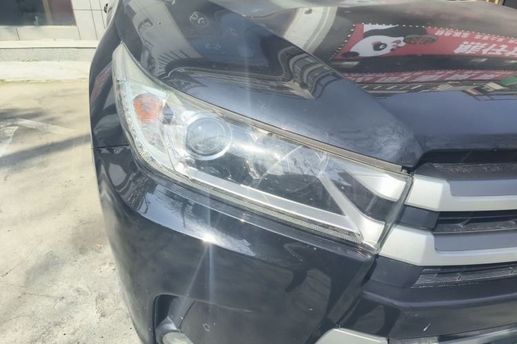 Used Toyota Highlander 2018 2.0T Four-Wheel Drive Luxury Edition 7 Seats China V Emission Standard Right Front Headlight