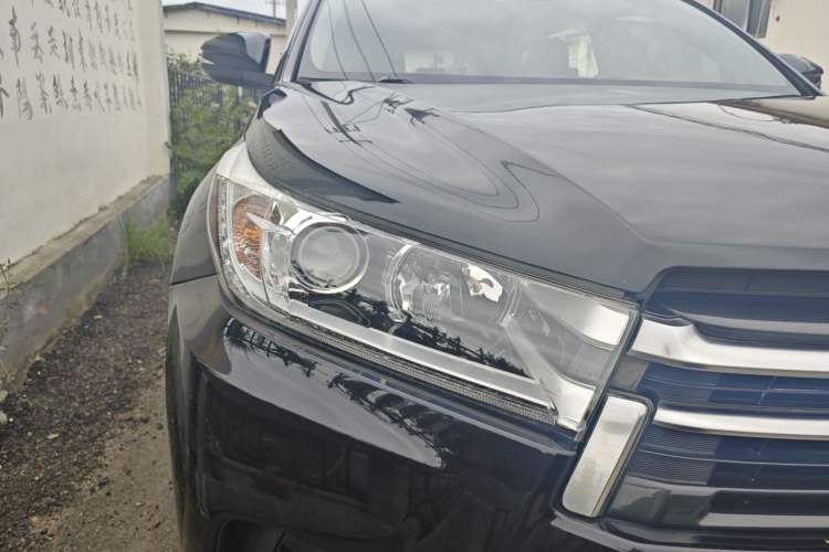 Used Toyota Highlander 2018 2.0T Four-Wheel Drive Prestige Version 7 Seats China VI Standard Right Front Headlight