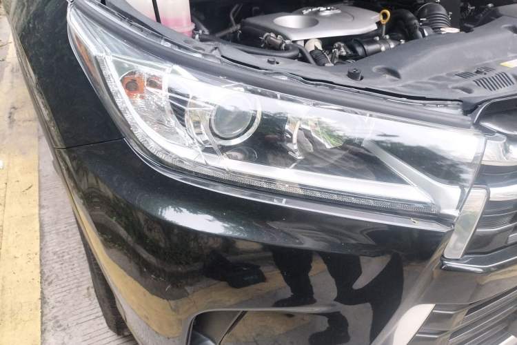 Used Toyota Highlander 2018 2.0T Four-Wheel Drive Prestige Version 7 Seats China VI Standard Right Front Headlight