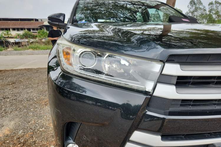 Used Toyota Highlander 2018 2.0T Two-Wheel-Drive Luxury Edition 7 Seats Emission Standard China V Right Front Headlight