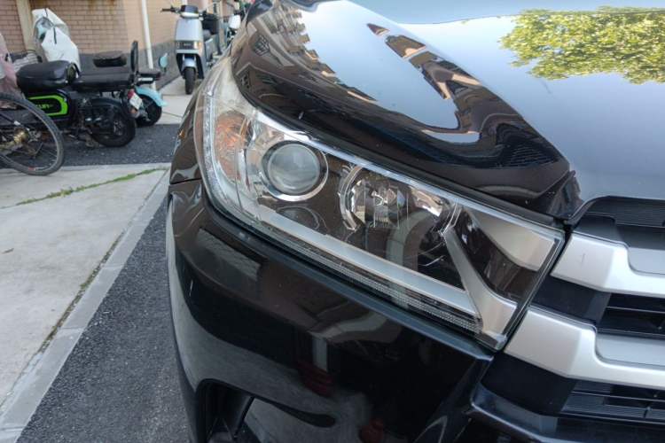 Used Toyota Highlander 2018 2.0T Four-Wheel Drive Elite Edition 7 Seats China VI Standard Right Front Headlight