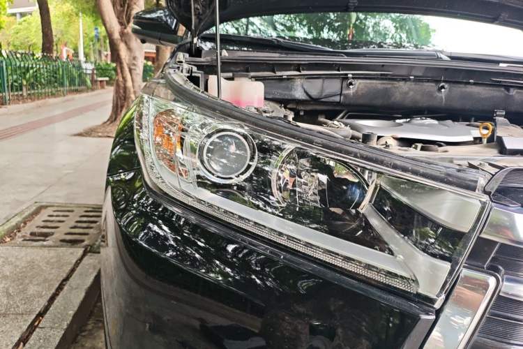 Used Toyota Highlander 2018 2.0T Four-Wheel Drive Prestige Version 7 Seats China VI Standard Right Front Headlight