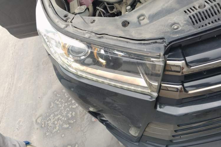 Used Toyota Highlander 2018 2.0T Four-Wheel Drive Knight Edition 7 Seats China VI Standard Right Front Headlight