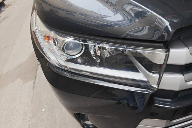 Used Toyota Highlander 2018 2.0T Four-Wheel Drive Luxury Version 7 Seats China VI Standard Right Front Headlight