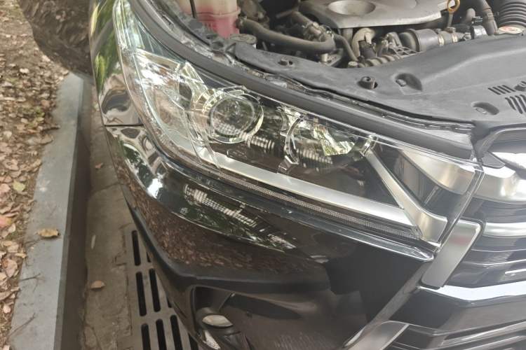 Used Toyota Highlander 2018 2.0T Four-Wheel Drive Prestige Version 7 Seats China VI Standard Right Front Headlight