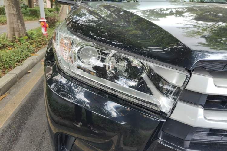 Used Toyota Highlander 2018 2.0T Four-Wheel Drive Luxury Version 7 Seats China VI Standard Right Front Headlight
