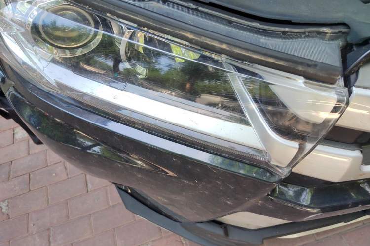 Used Toyota Highlander 2018 2.0T Four-Wheel Drive Luxury Edition 7 Seats China V Emission Standard Right Front Headlight