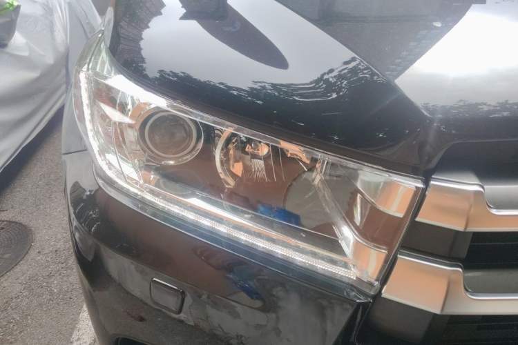 Used Toyota Highlander 2018 2.0T Four-Wheel Drive Supreme Edition 7-Seater China VI Right Front Headlight