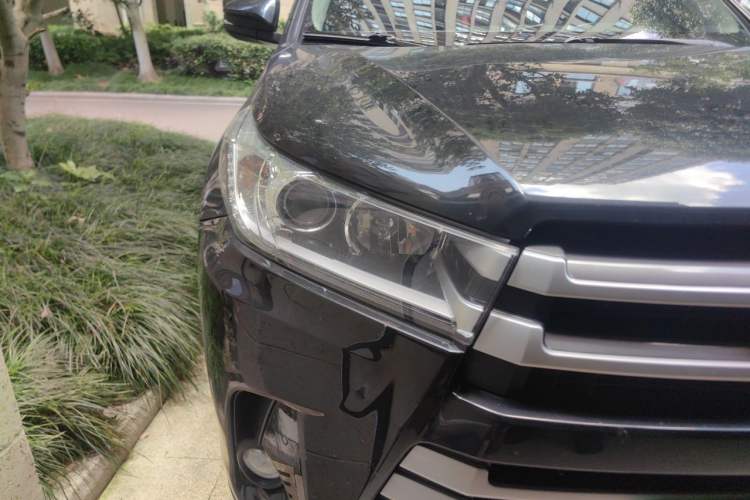 Used Toyota Highlander 2018 2.0T Four-Wheel Drive Luxury Version 7 Seats China VI Standard Right Front Headlight