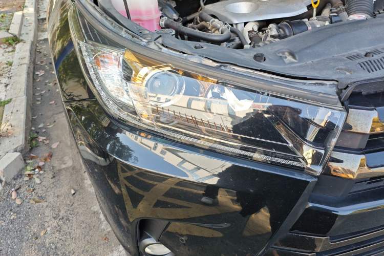 Used Toyota Highlander 2018 2.0T Four-Wheel Drive Luxury Version 7 Seats China VI Standard Right Front Headlight