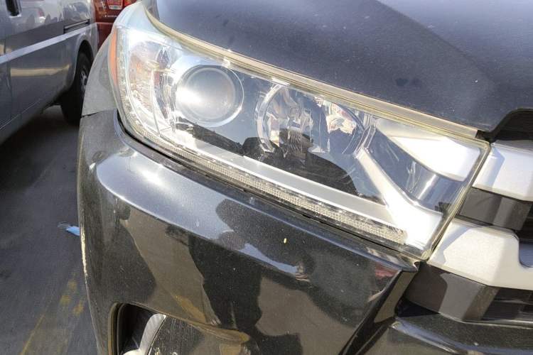 Used Toyota Highlander 2018 2.0T Four-Wheel Drive Luxury Version 7 Seats China VI Standard Right Front Headlight