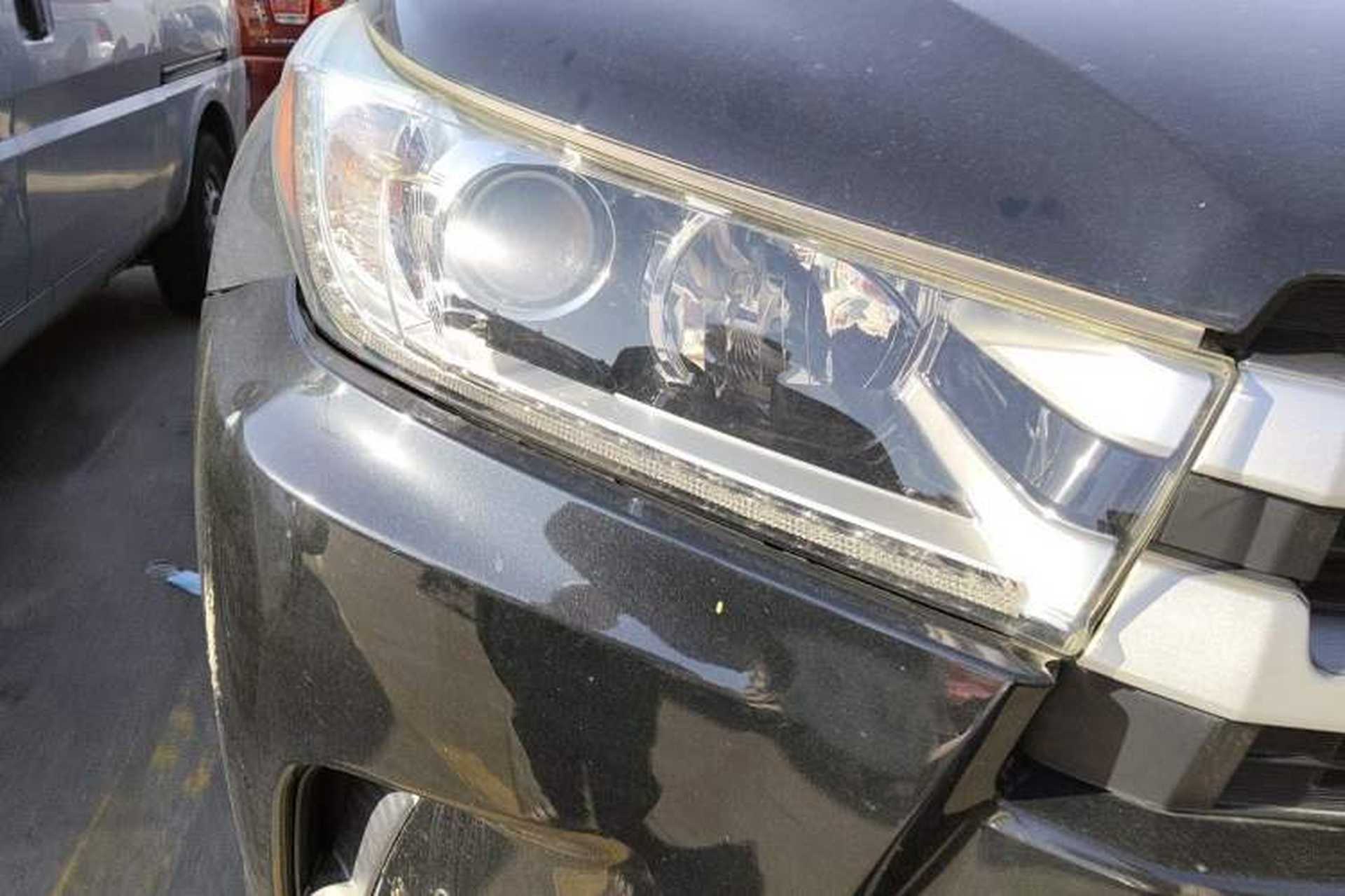 Used Toyota Highlander 2018 2.0T Four-Wheel Drive Luxury Version 7 Seats China VI Standard Right Front Headlight