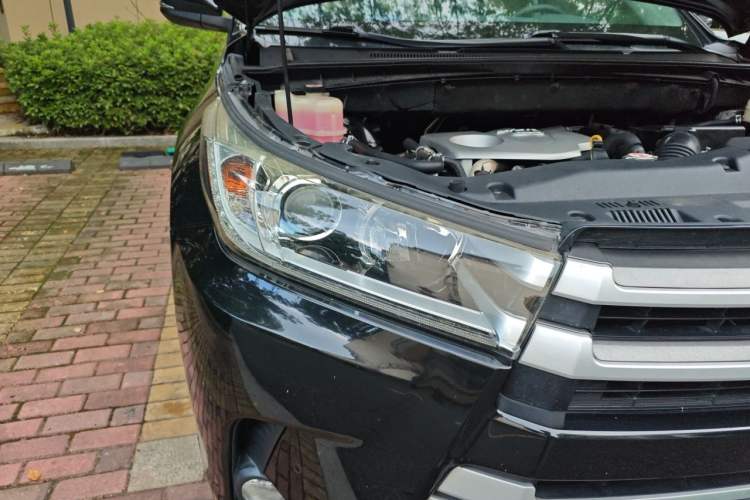 Used Toyota Highlander 2018 2.0T Four-Wheel Drive Luxury Edition 7 Seats China V Emission Standard Right Front Headlight