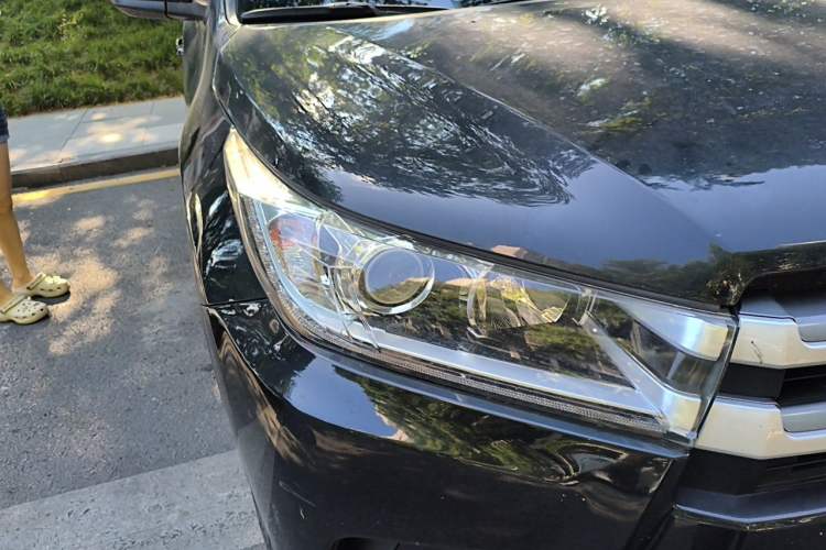 Used Toyota Highlander 2018 2.0T Four-Wheel Drive Luxury Version 7 Seats China VI Standard Right Front Headlight