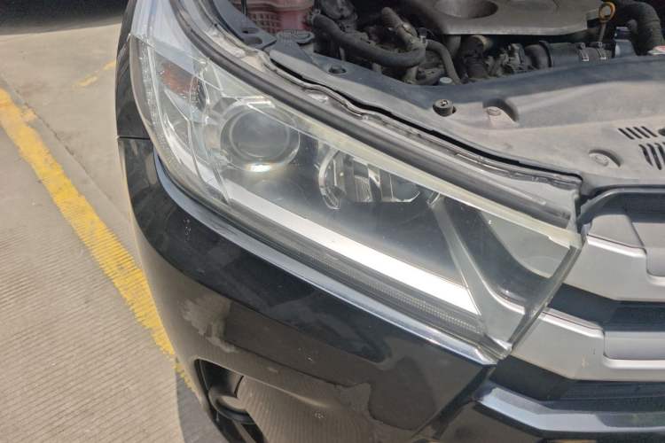 Used Toyota Highlander 2018 2.0T Two-Wheel Drive Elite Edition 7 Seats China VI Standard Right Front Headlight