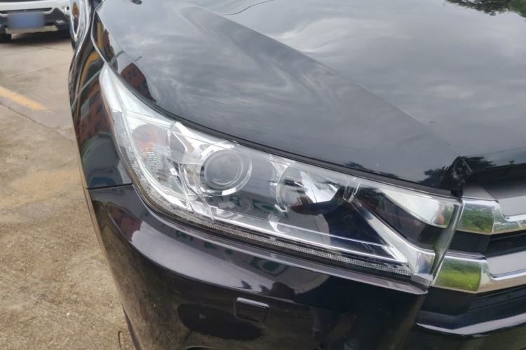 Used Toyota Highlander 2018 2.0T Four-Wheel Drive Ultimate Edition 7-Seater Emission Standard China V Right Front Headlight