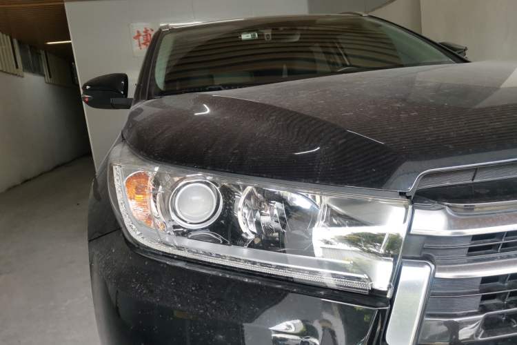 Used Toyota Highlander 2018 2.0T Four-Wheel Drive Prestige Version 7 Seats China VI Standard Right Front Headlight