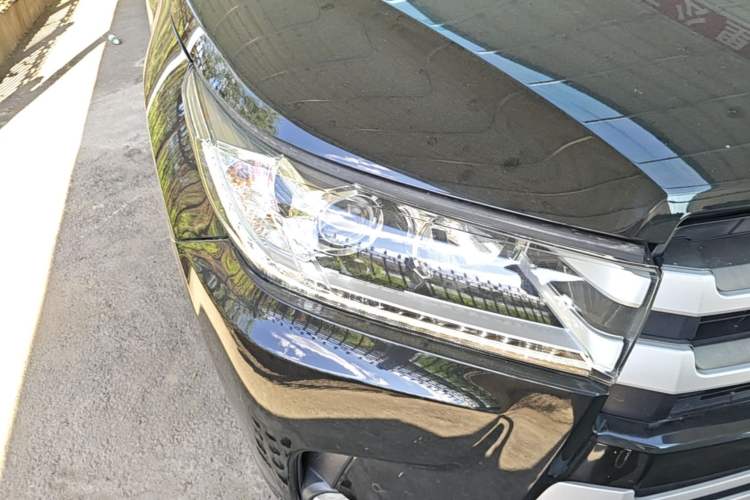Used Toyota Highlander 2018 2.0T Four-Wheel Drive Luxury Edition 7 Seats China V Emission Standard Right Front Headlight