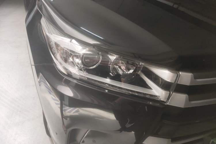 Used Toyota Highlander 2018 2.0T Four-Wheel Drive Luxury Version 7 Seats China VI Standard Right Front Headlight