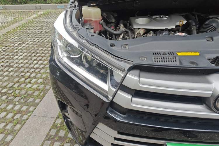 Used Toyota Highlander 2018 2.0T Four-Wheel Drive Luxury Edition 7 Seats China V Emission Standard Right Front Headlight