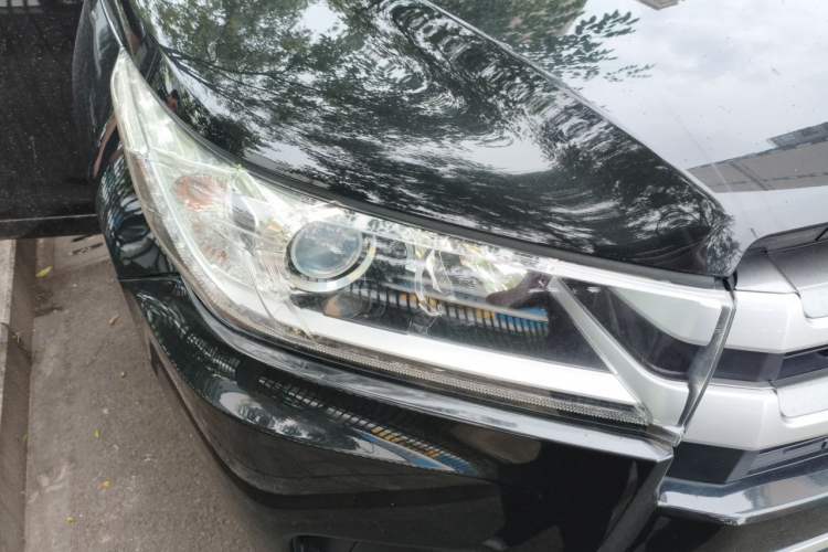 Used Toyota Highlander 2018 2.0T Two-Wheel Drive Luxury Edition 7 Seats China VI Standard Right Front Headlight