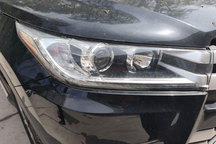Used Toyota Highlander 2018 2.0T Four-Wheel Drive Luxury Version 7 Seats China VI Standard Right Front Headlight