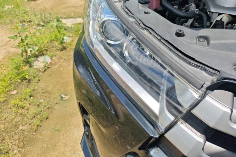 Used Toyota Highlander 2018 2.0T Four-Wheel Drive Luxury Edition 7 Seats China V Emission Standard Right Front Headlight