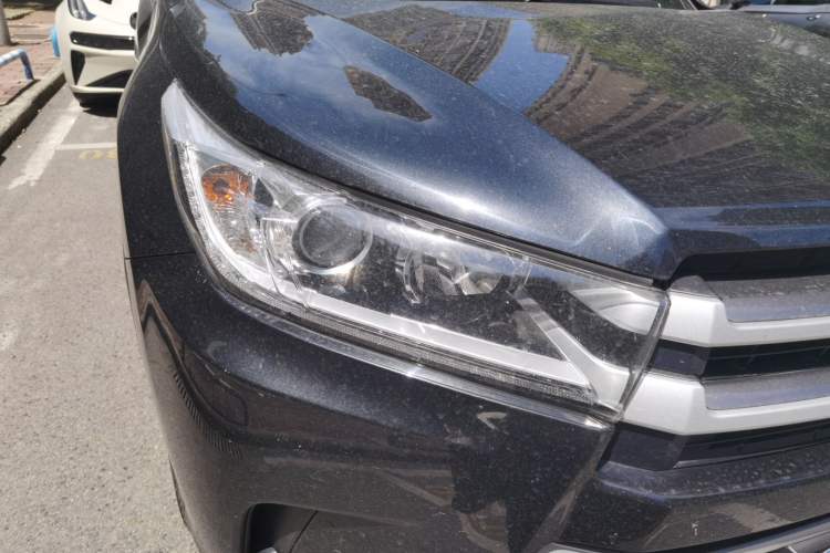 Used Toyota Highlander 2018 2.0T Four-Wheel Drive Luxury Version 7 Seats China VI Standard Right Front Headlight