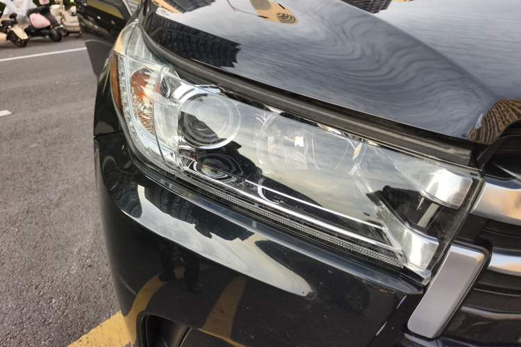 Used Toyota Highlander 2018 2.0T Four-Wheel Drive Prestige Version 7 Seats China VI Standard Right Front Headlight