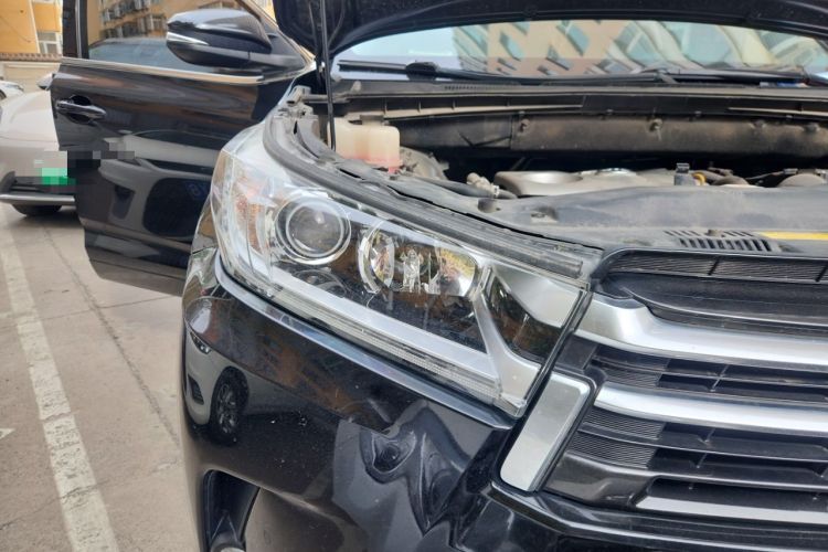 Used Toyota Highlander 2018 2.0T Four-Wheel Drive Prestige Version 7 Seats China V Emission Standard Right Front Headlight