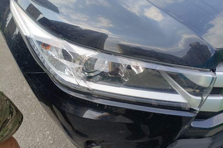 Used Toyota Highlander 2018 2.0T Four-Wheel Drive Luxury Edition 7 Seats China V Emission Standard Right Front Headlight
