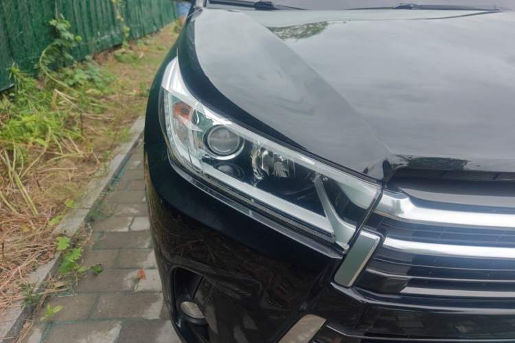 Used Toyota Highlander 2018 2.0T Four-Wheel Drive Prestige Version 7 Seats China V Emission Standard Right Front Headlight