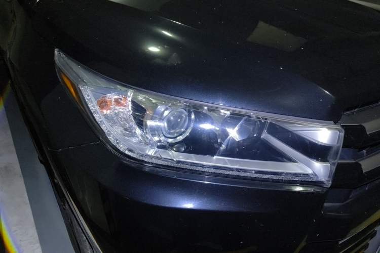 Used Toyota Highlander 2018 2.0T Four-Wheel Drive Luxury Version 7 Seats China VI Standard Right Front Headlight