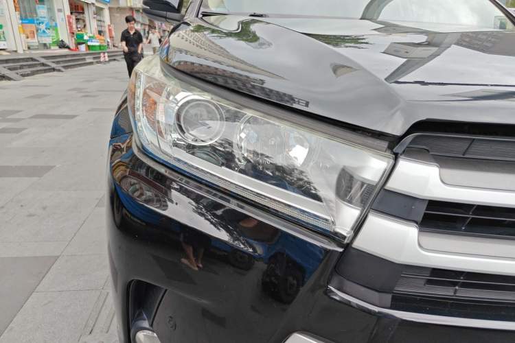 Used Toyota Highlander 2018 2.0T Two-Wheel Drive Elite Edition 7 Seats Emission Standard China V Right Front Headlight