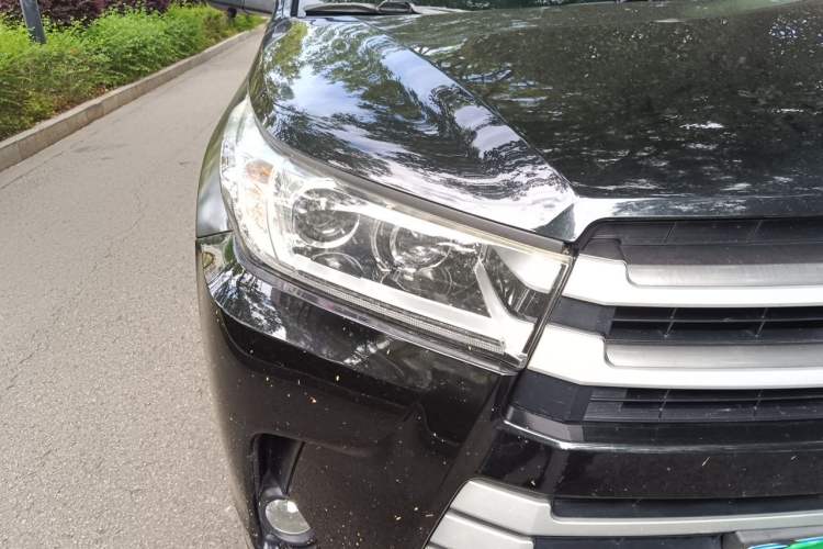 Used Toyota Highlander 2018 2.0T Four-Wheel Drive Elite Edition 7 Seats China VI Standard Right Front Headlight