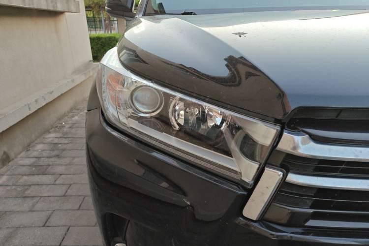 Used Toyota Highlander 2018 2.0T Four-Wheel Drive Prestige Version 7 Seats China V Emission Standard Right Front Headlight